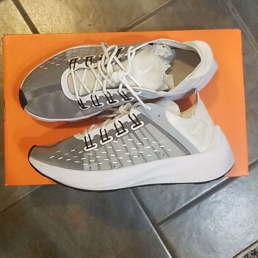MUST GO! Womens Nike EXP 14